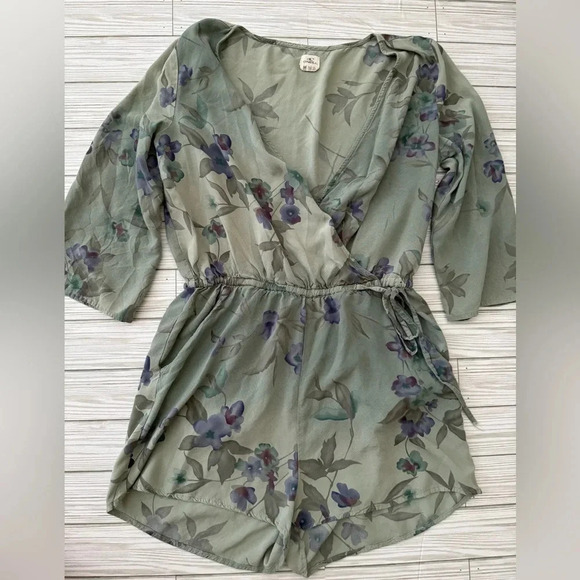O’Neill | Dainty Green Ruffled Floral Wrap Romper - Size M - Picture 1 of 5